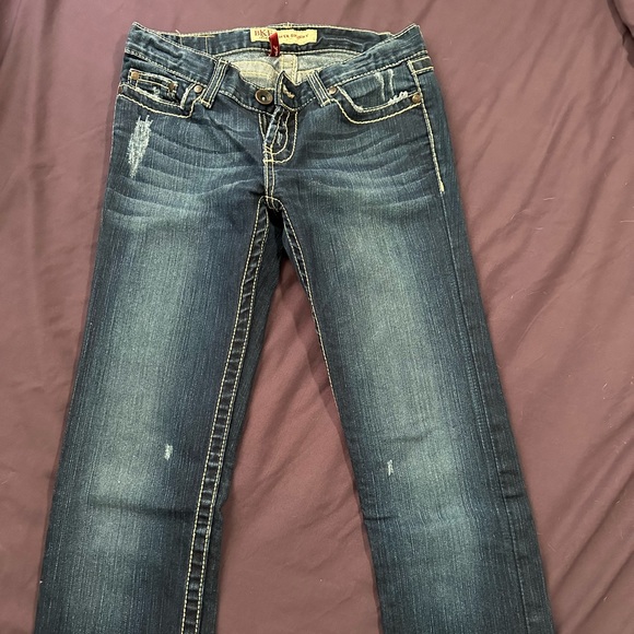 BKE Mya Skinny 26 x 33 1/2. Barely worn. Slightly used on ankle hem. (See photo) - Picture 2 of 3